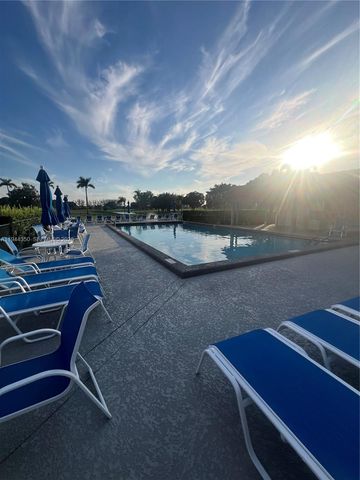 8900 Washington Boulevard 402, Pembroke Pines, FL 33025