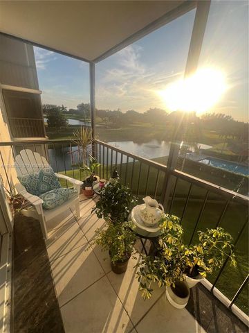 8900 Washington Boulevard 402, Pembroke Pines, FL 33025