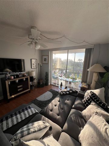 8900 Washington Boulevard 402, Pembroke Pines, FL 33025