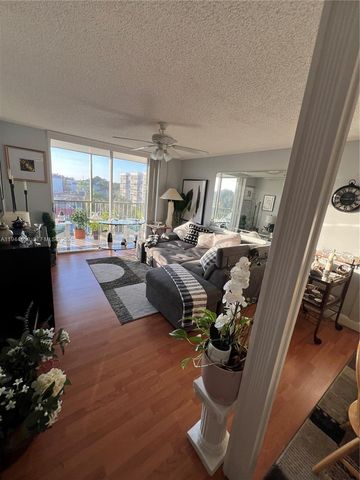 8900 Washington Boulevard 402, Pembroke Pines, FL 33025