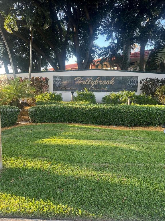 8900 Washington Boulevard 402, Pembroke Pines, FL 33025