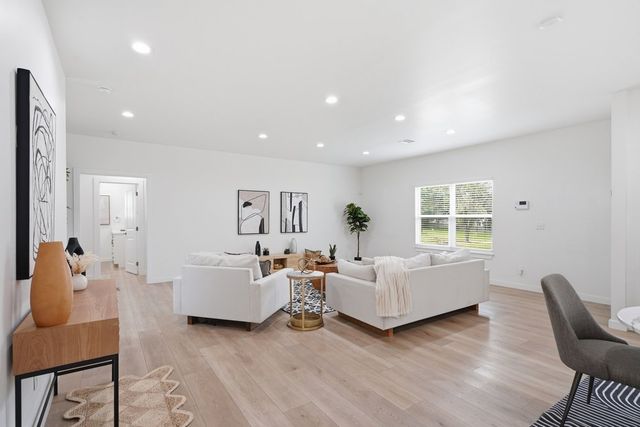 2212 E 12th Place, Tulsa, OK 74104
