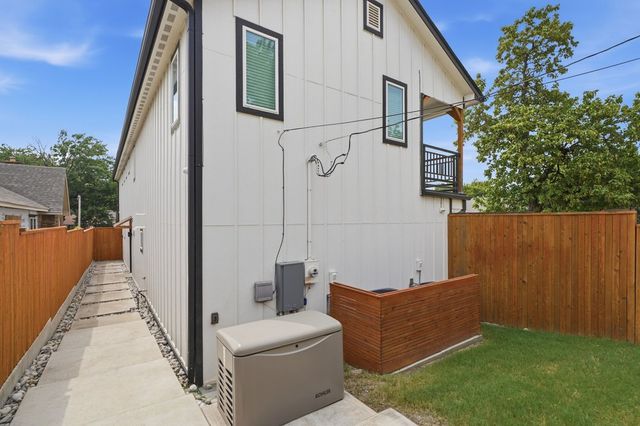 2212 E 12th Place, Tulsa, OK 74104