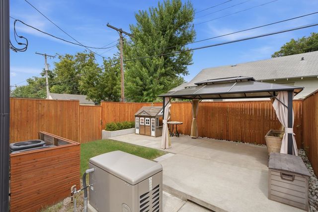 2212 E 12th Place, Tulsa, OK 74104