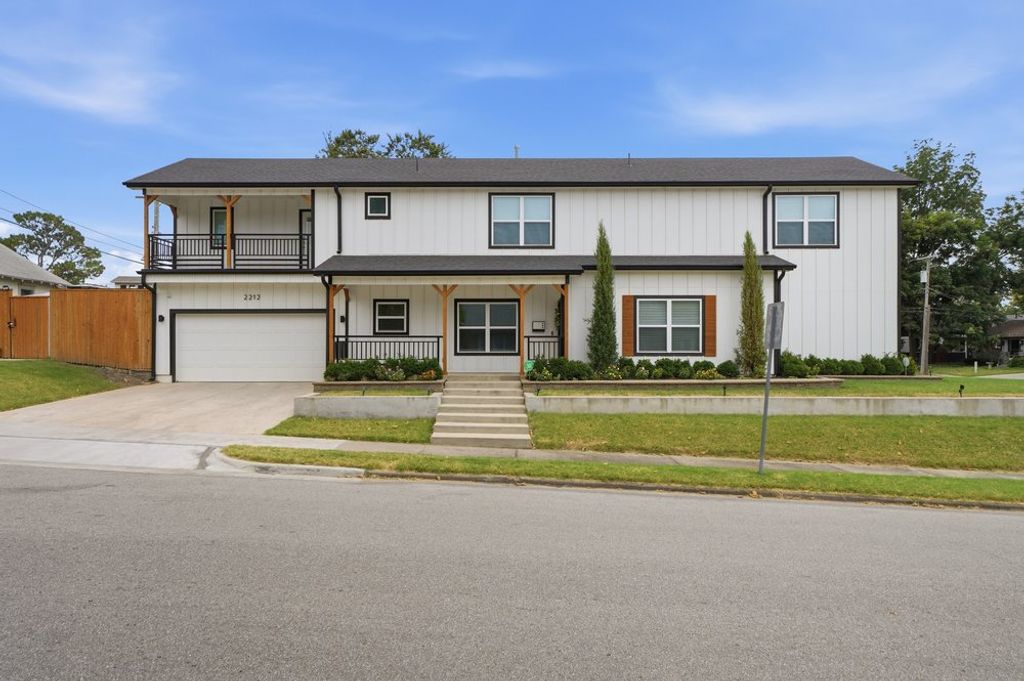 2212 E 12th Place, Tulsa, OK 74104