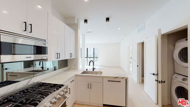 105 S Doheny Drive 304, Los Angeles, CA 90048