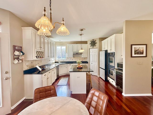 2717 Berman Road, North Aurora, IL 60542