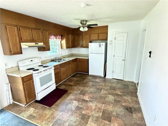 3017 Wendover Avenue, Greensboro, NC 27405
