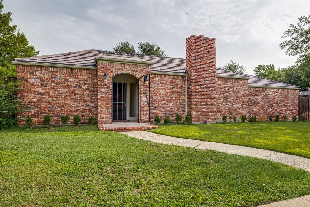 7211 Lavendale Circle, Dallas, TX 75230