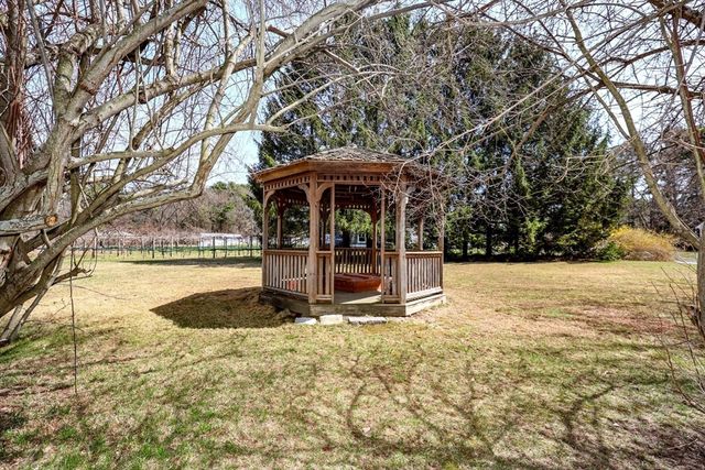 2 Natalie Rd, Chelmsford, MA 01824