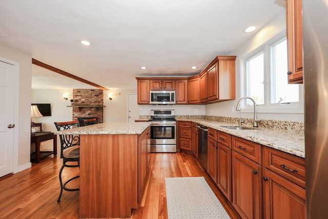 2 Natalie Rd, Chelmsford, MA 01824