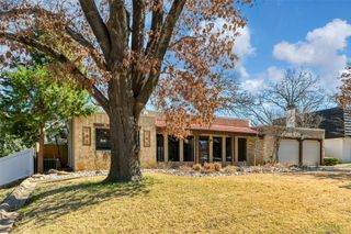 816 Chaparral Circle, Bedford, TX 76022