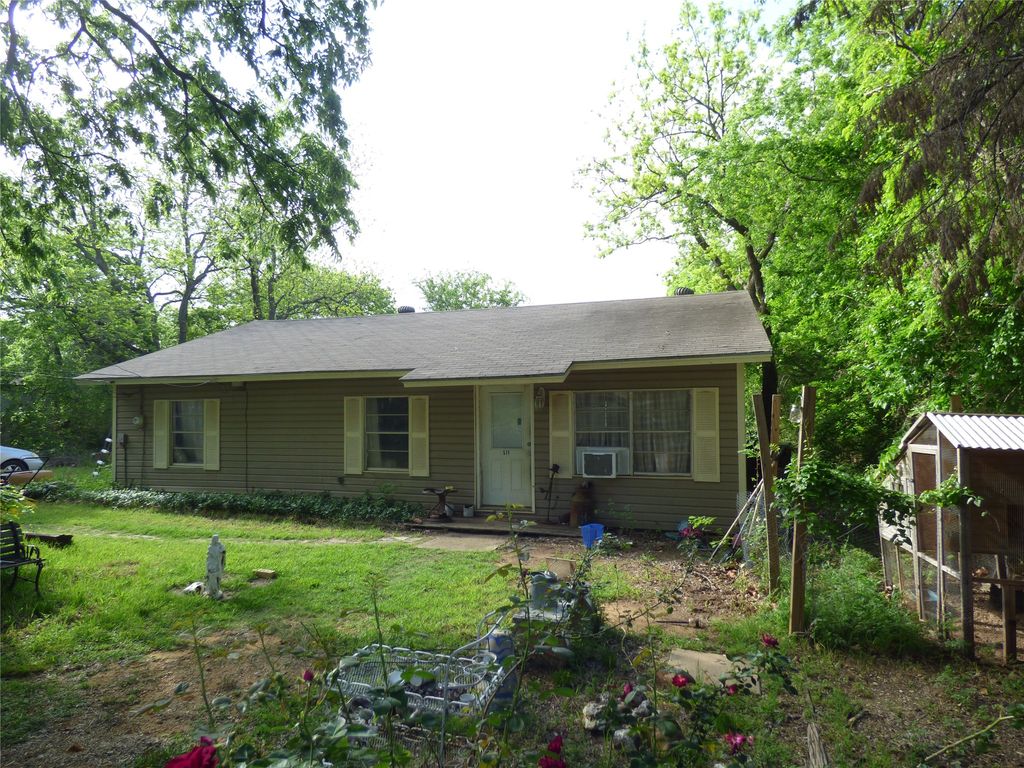 511 W Pecan Street, Aubrey, TX 76227