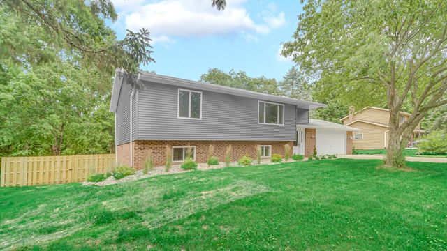 5939 W Van Gogh Trail, La Porte, IN 46350