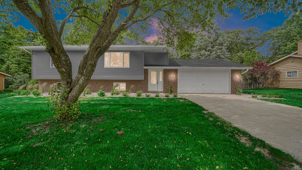 5939 W Van Gogh Trail, La Porte, IN 46350