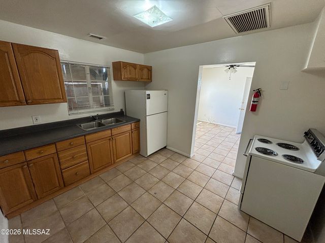 837 W Tipton Drive, Tucson, AZ 85705