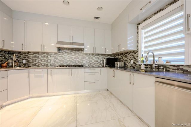 345 Washington Avenue, Cedarhurst, NY 11516