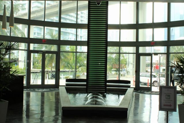 690 SW 1st Ct 2711, Miami, FL 33130