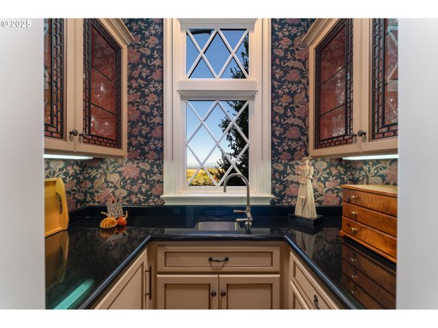 9009 Se EOLA HILLS Rd, Amity, OR 97101