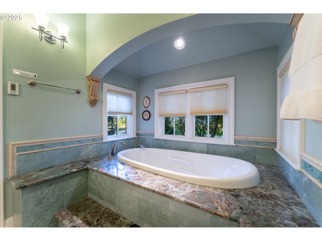 9009 Se EOLA HILLS Rd, Amity, OR 97101