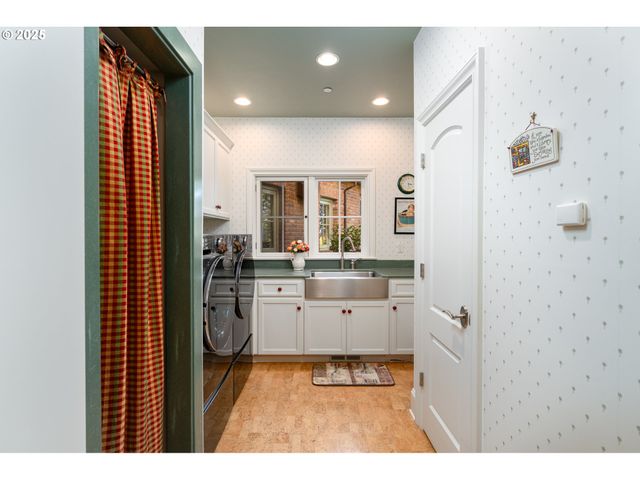 9009 Se EOLA HILLS Rd, Amity, OR 97101