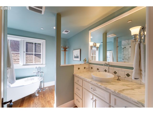 9009 Se EOLA HILLS Rd, Amity, OR 97101