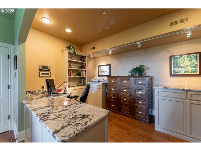 9009 Se EOLA HILLS Rd, Amity, OR 97101