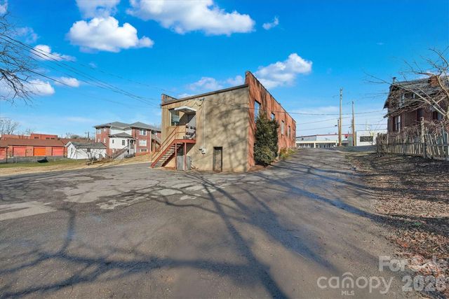 729 1st Avenue SW, Hickory, NC 28602