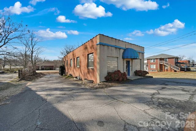 729 1st Avenue SW, Hickory, NC 28602