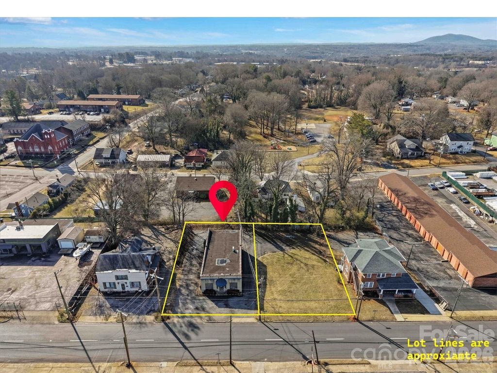 729 1st Avenue SW, Hickory, NC 28602