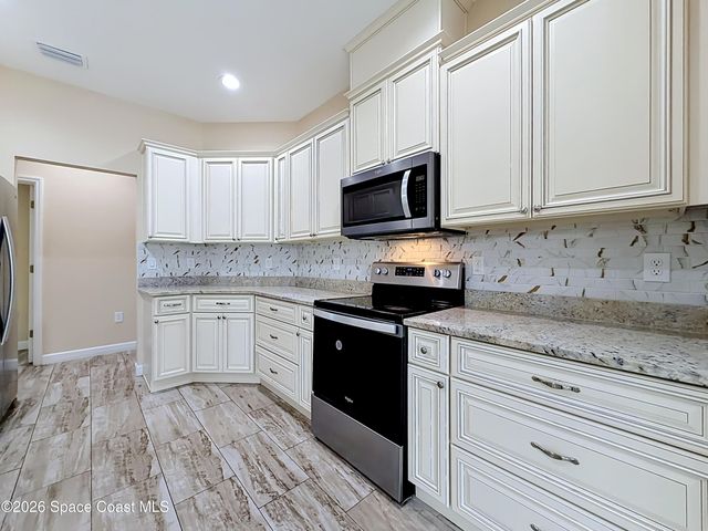 624 Osmosis Drive SW, Palm Bay, FL 32908