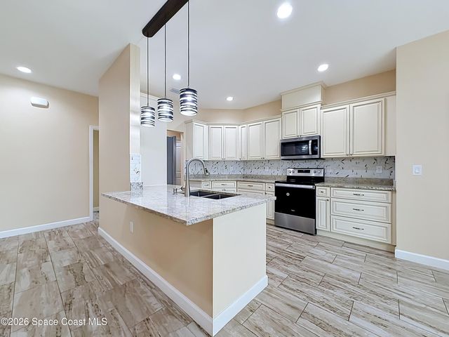 624 Osmosis Drive SW, Palm Bay, FL 32908