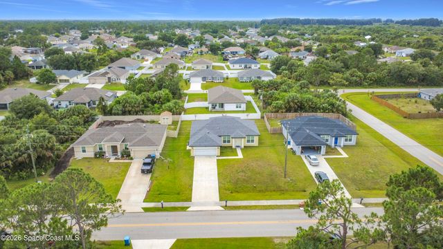 624 Osmosis Drive SW, Palm Bay, FL 32908