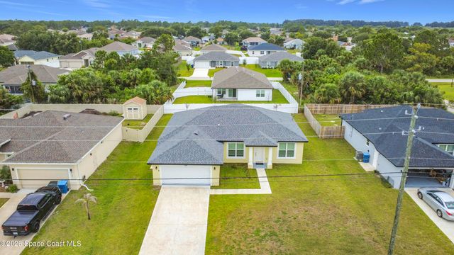 624 Osmosis Drive SW, Palm Bay, FL 32908