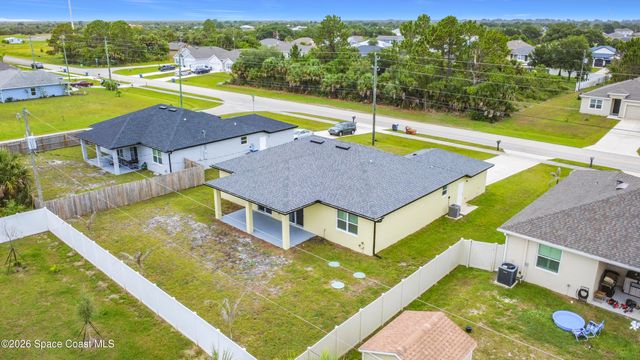 624 Osmosis Drive SW, Palm Bay, FL 32908