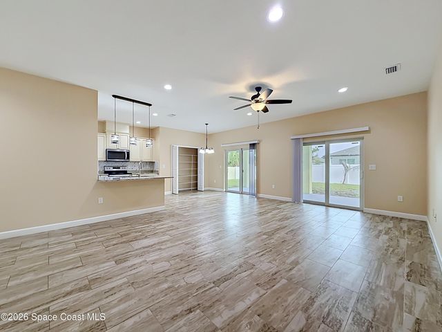 624 Osmosis Drive SW, Palm Bay, FL 32908