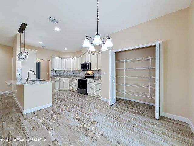 624 Osmosis Drive SW, Palm Bay, FL 32908