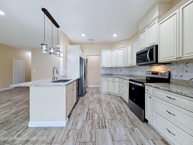 624 Osmosis Drive SW, Palm Bay, FL 32908