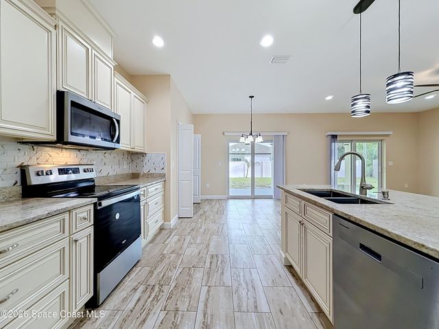 624 Osmosis Drive SW, Palm Bay, FL 32908