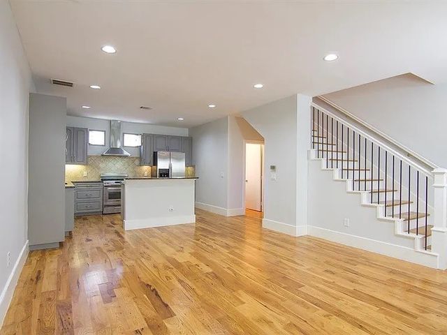 2606 Shelby Avenue 303, Dallas, TX 75219