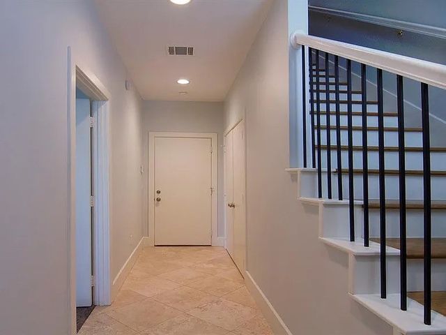 2606 Shelby Avenue 303, Dallas, TX 75219