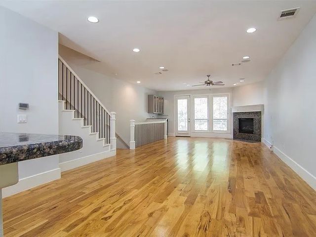 2606 Shelby Avenue 303, Dallas, TX 75219