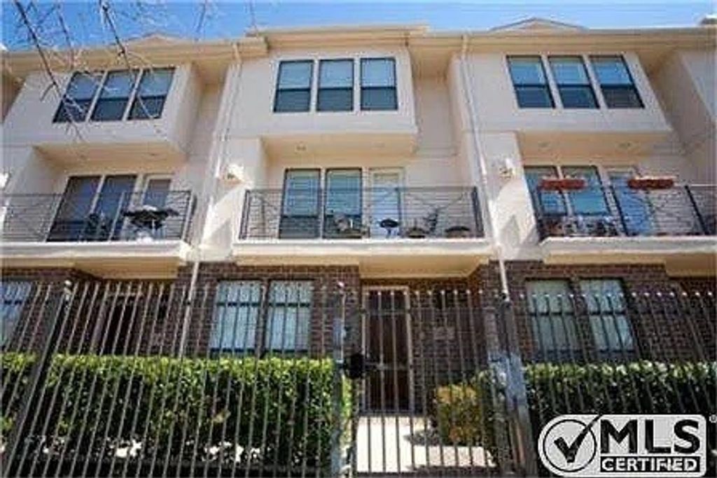 2606 Shelby Avenue 303, Dallas, TX 75219