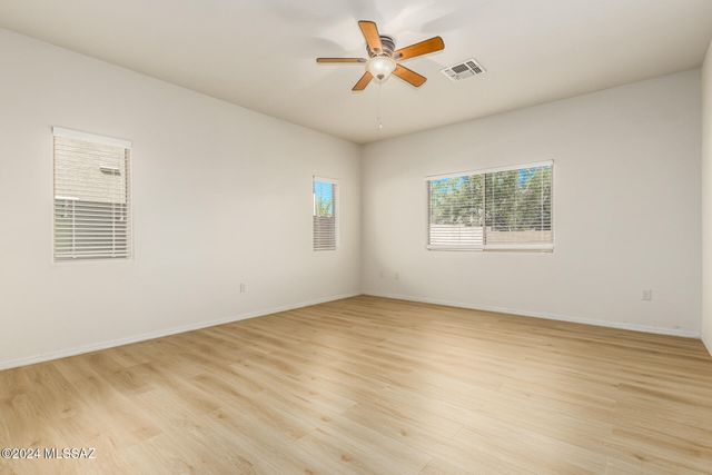 7104 W Amber Burst Court, Tucson, AZ 85743