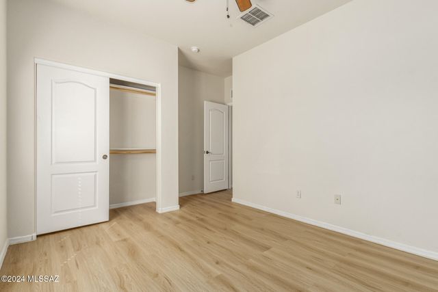 7104 W Amber Burst Court, Tucson, AZ 85743