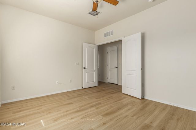 7104 W Amber Burst Court, Tucson, AZ 85743