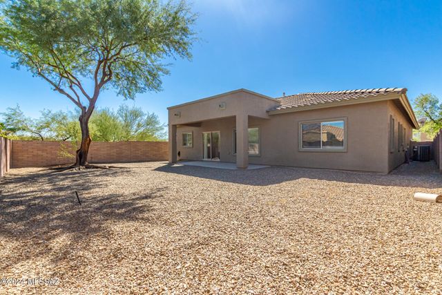 7104 W Amber Burst Court, Tucson, AZ 85743