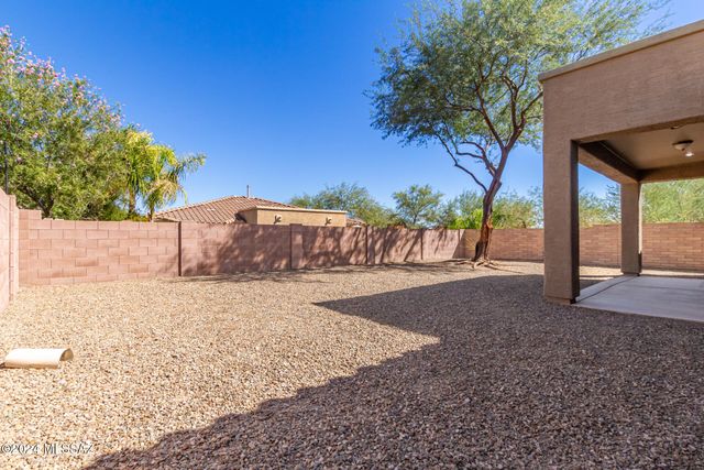 7104 W Amber Burst Court, Tucson, AZ 85743