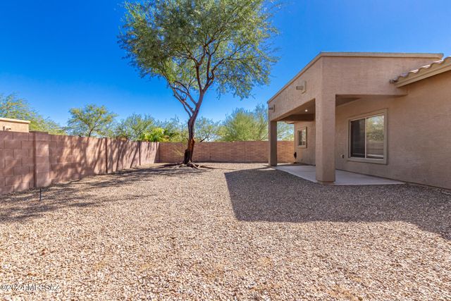 7104 W Amber Burst Court, Tucson, AZ 85743