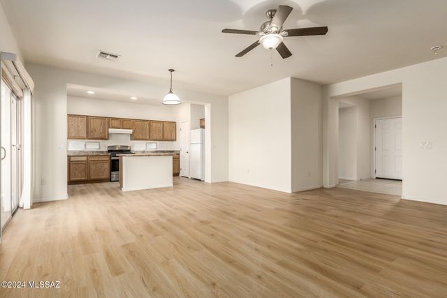 7104 W Amber Burst Court, Tucson, AZ 85743